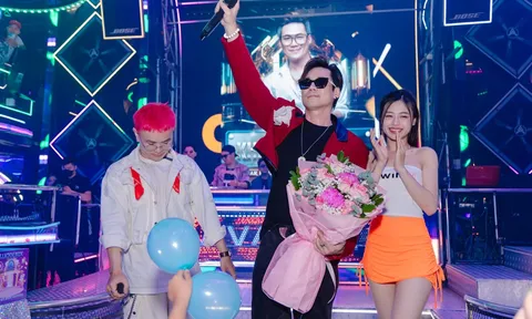 Khánh Phương "thổi lửa" sân khấu OKWINTV – ALL THE NIGHT với những bản hit đi cùng năm tháng