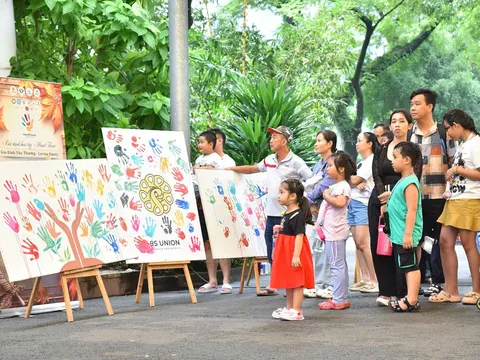 Hành trình triệu bàn tay viết tiếp câu chuyện yêu thương