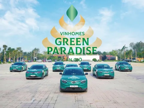Hàng chục xe điện, xích lô phủ hoa diễu hành trên phố: Vinhomes Green Paradise mang “kỳ quan di sản” tương lai đến gần cộng đồng