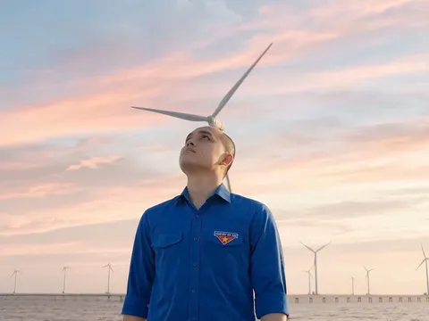 Từ “ông chủ” ngành làm đẹp đến màn thử sức với âm nhạc: Founder Trần Hạ ra mắt MV “Xin Mãi Là Con Dân Việt Nam”