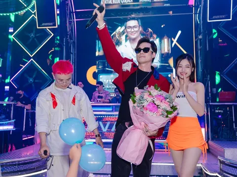 Khánh Phương "thổi lửa" sân khấu OKWINTV – ALL THE NIGHT với những bản hit đi cùng năm tháng