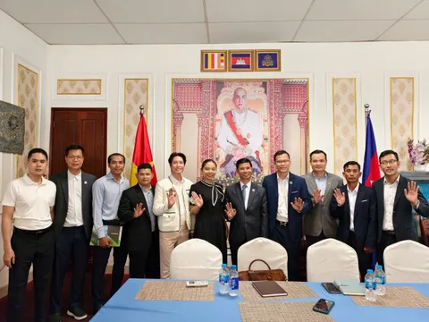 ASEAN Hiệp Hội Doanh Nhân Trà Chiều Thương Gia  - Hành trình “Bước ra Thế giới” từ Phnom Penh - Campuchia